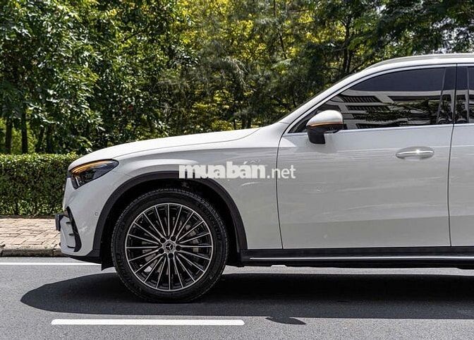 GLC300 All new 2025 (bản V1) màu trắng siêu đẹp