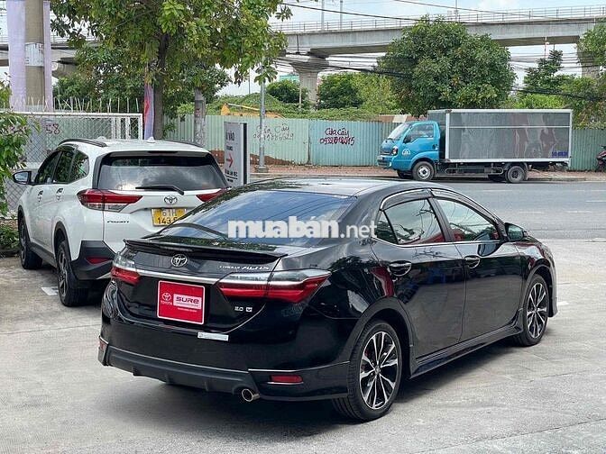 Toyota Corolla Altis 2017 2.0V Sport đi chỉ 13.000
