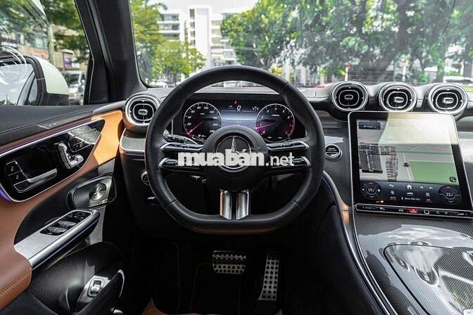 GLC300 All new 2025 (bản V1) màu trắng siêu đẹp