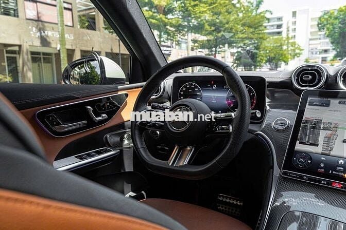 GLC300 All new 2025 (bản V1) màu trắng siêu đẹp