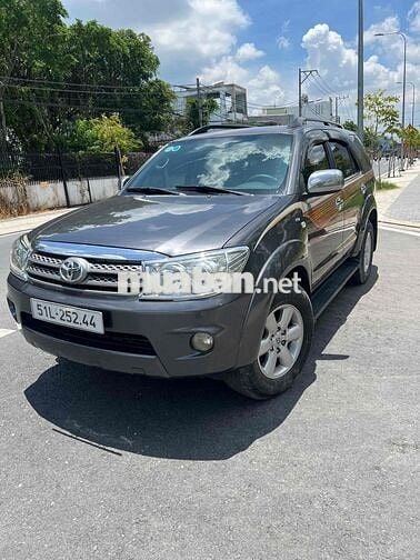 Toyota Fortuner 2010 2.7V - 150000 km