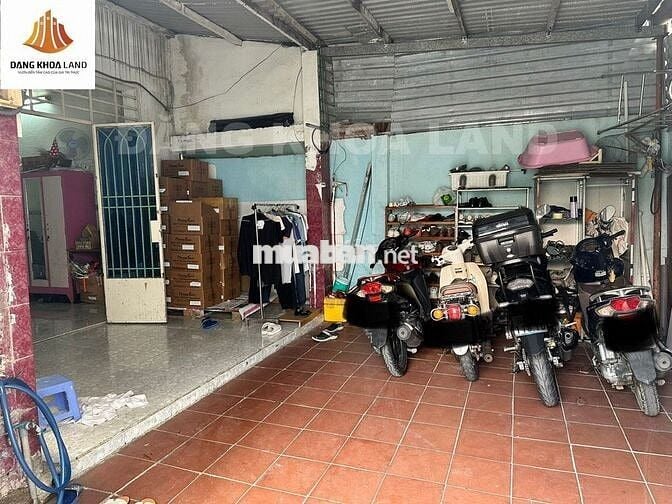 Nhà đep, xây kiên cố , đất vuông vức , sổ riêng , không quy hoạch