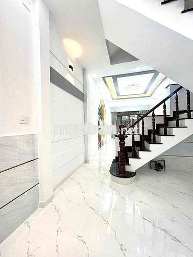 Siêu phẩm chuẩn bị ra lò, nhà đang sắp hoàn thiện - Hẻm Lê Văn Quới