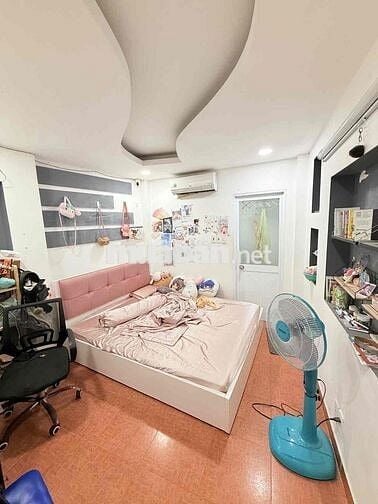 Bán nhà 68/1 Lý Chính Thắng , ngang 5m cách mặt tiền 1 căn , 4 tầng