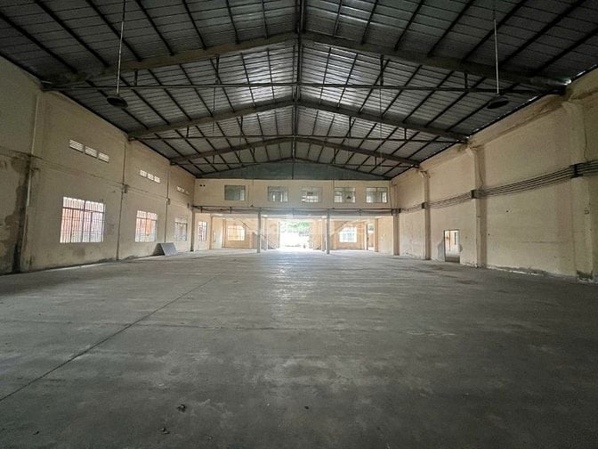 Cho thuê kho xưởng+ VP giá rẻ tại Nguyễn Văn Quá_Quận 12_DT:2.392m2