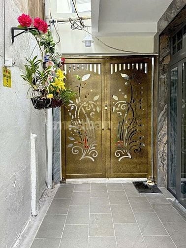 Bán nhà 304/4Q4 Trường Chinh, P13, Tân Bình, ngay chợ Hoàng Hoa Thám