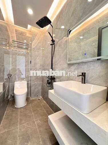 Siêu phẩm chuẩn bị ra lò, nhà đang sắp hoàn thiện - Hẻm Lê Văn Quới
