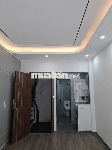 Bán gấp nhà riêng tại Thạch Bàn, 5,6 tỷ, 30,1 m2, chính chủ