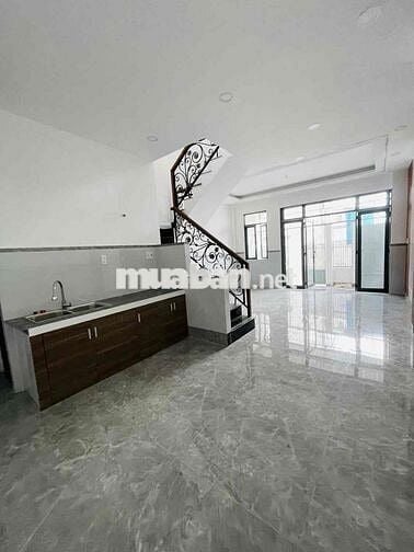 Nhà mới 2 tầng BTCT, ngay Gigamall Phạm Văn Đồng, sổ vuông hoàn.