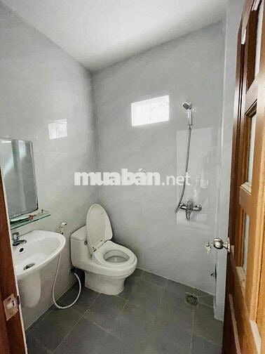 Nhà mới 2 tầng BTCT, ngay Gigamall Phạm Văn Đồng, sổ vuông hoàn.