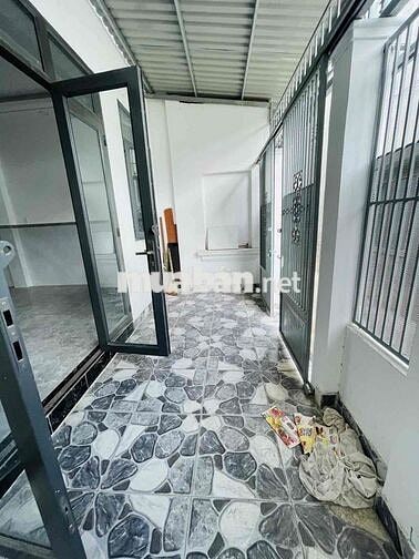 Nhà mới 2 tầng BTCT, ngay Gigamall Phạm Văn Đồng, sổ vuông hoàn.
