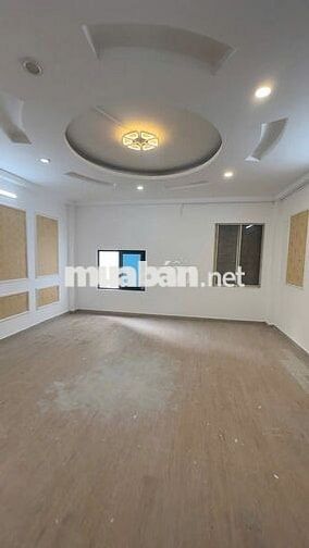 Cho thuê nhà mặt phố Quan Hoa - Dt 80m2 x 6 tầng có Thang Máy