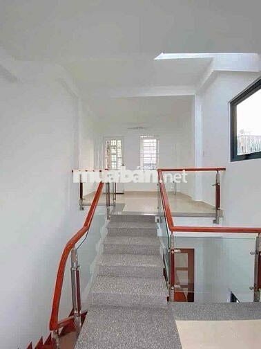Bán Nhà Hẻm Xe Hơi Thông- Gần Bến Xe Miền Đông