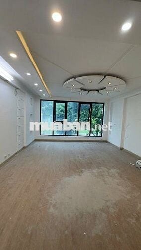 Cho thuê nhà mặt phố Quan Hoa - Dt 80m2 x 6 tầng có Thang Máy