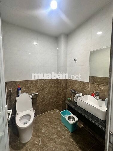 Cho thuê nhà mặt phố Quan Hoa - Dt 80m2 x 6 tầng có Thang Máy