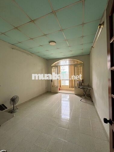 4 Tầng  Nhà Quận 1 - đối diện sân vận động hoa lưu