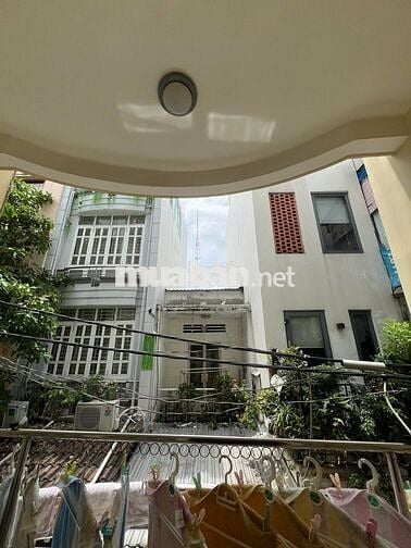 4 Tầng  Nhà Quận 1 - đối diện sân vận động hoa lưu