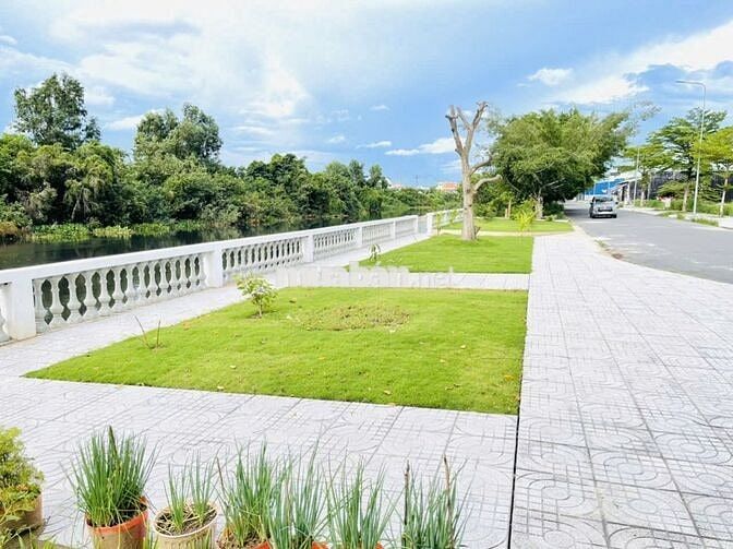 CẦN BÁN LÔ 105m2 VIEW HỒ, CỰC KÌ THÍCH HỢP ĐỂ NGHỈ DƯỠNG GIÁ  MỀM