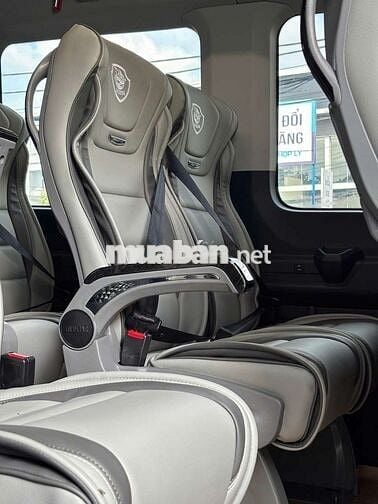 FORD TRANSIT PREMIUM 16 CHỖ CẢI TẠO LIMOUSINE