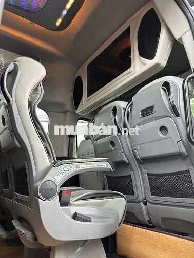 FORD TRANSIT PREMIUM 16 CHỖ CẢI TẠO LIMOUSINE