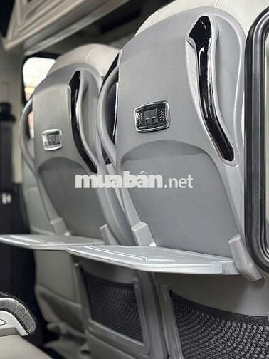 FORD TRANSIT PREMIUM 16 CHỖ CẢI TẠO LIMOUSINE