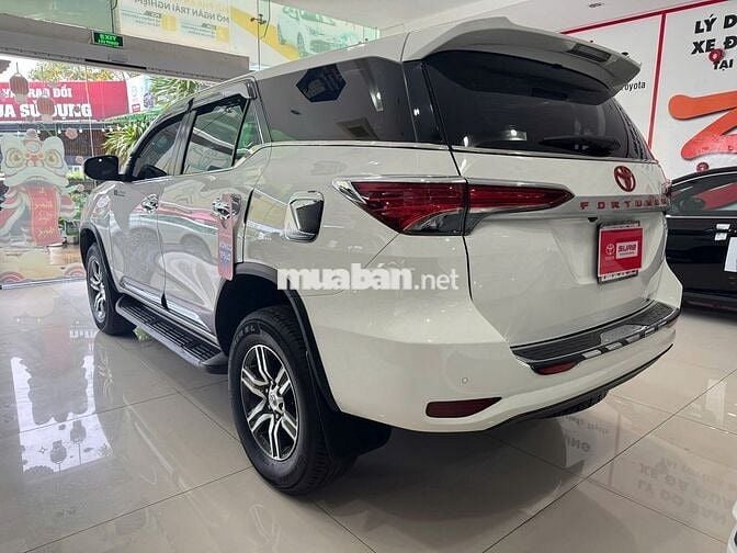 Toyota Fortuner 2020 2.4MT 4x2 MT  - 161000 km