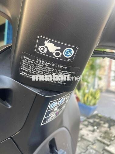 Xe gia đình ít đi cần bán . *** (thành)