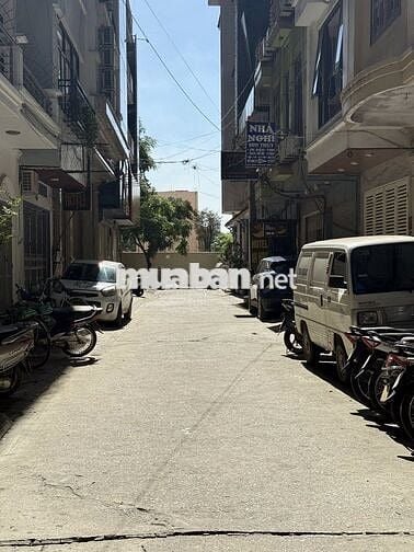 BÁN NHÀ PHÂN LÔ PHẠM TUẤN TÀI – DÒNG TIỀN – THANG MÁY – Ô TÔ TRÁNH