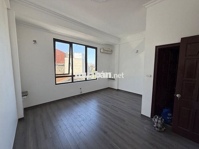 BÁN NHÀ PHÂN LÔ PHẠM TUẤN TÀI – DÒNG TIỀN – THANG MÁY – Ô TÔ TRÁNH