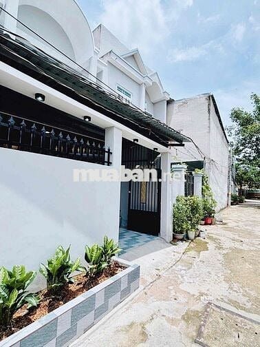 Nhà Ngộp 1 Lầu 5 x 20m Ngay Tân Kim 4PN 2WC Đường Thông Sổ Hồng Riêng