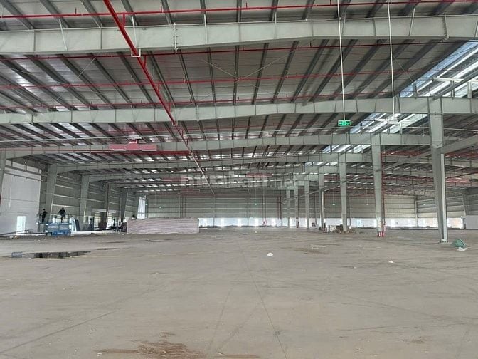 Bán  kho xưởng: 2.300m² khuôn viên: 3.600m²  tại CCN Đức Hòa , Long An