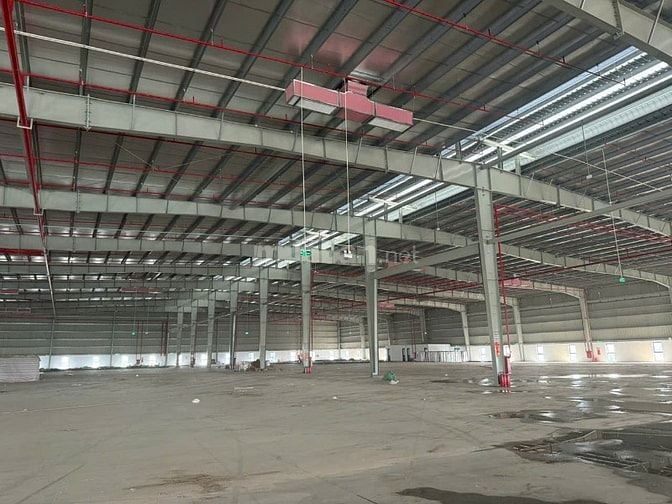 Bán  kho xưởng: 2.300m² khuôn viên: 3.600m²  tại CCN Đức Hòa , Long An