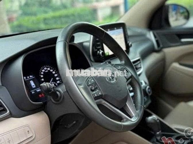 Hyundai Tucson 2.0 AT Tiêu Chuẩn  màu đỏ