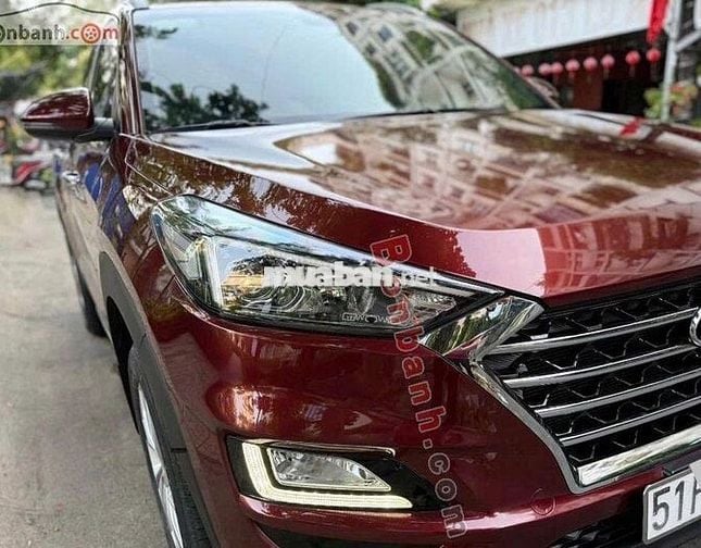 Hyundai Tucson 2.0 AT Tiêu Chuẩn  màu đỏ