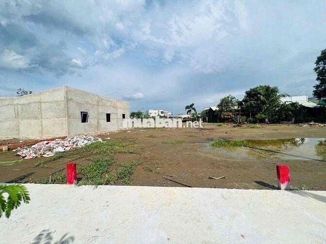 5 Nền F0 Ngay Chợ Hưng Long 4,3 x 20m . Có Sẵn Giấy Phép Xây Dựng. SHR