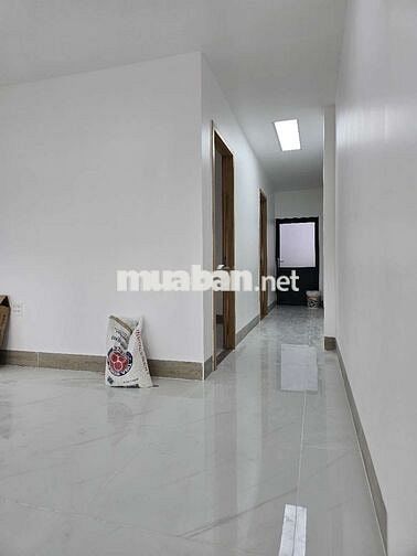 Nhà mới xây dựng 3PN đường nhựa ô tô cách QL80 khoảng 100m
