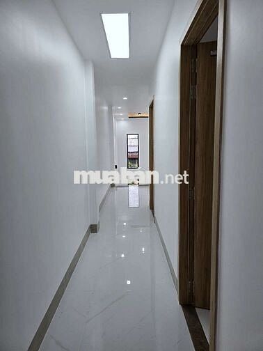 Nhà mới xây dựng 3PN đường nhựa ô tô cách QL80 khoảng 100m