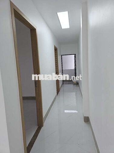 Nhà mới xây dựng 3PN đường nhựa ô tô cách QL80 khoảng 100m