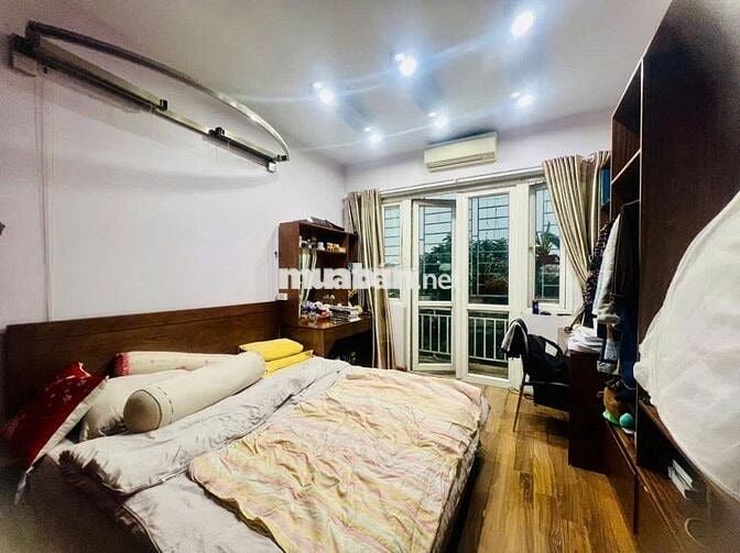 Bán Nhà Trần Thái Tông Cầu Giấy Lô Góc Gần ĐHQG. 42m 5 tầng 9.8 tỷ