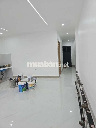 Nhà mới xây dựng 3PN đường nhựa ô tô cách QL80 khoảng 100m