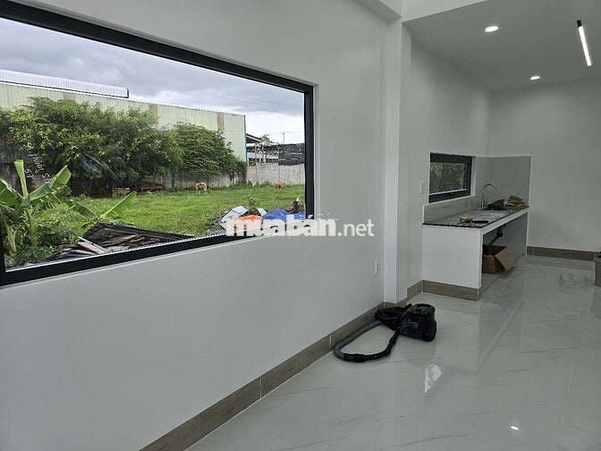 Nhà mới xây dựng 3PN đường nhựa ô tô cách QL80 khoảng 100m