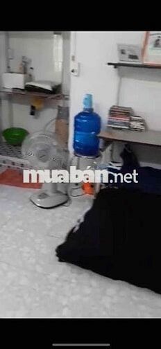 Trọ 20m2 chung chủ quận 4,lối đi riêng, gần chợ và các trường đh