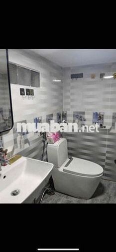 nhà đep  1 lầu 2 pn 2wc nở hậu có máy lạnh đ 16 gần gigamol