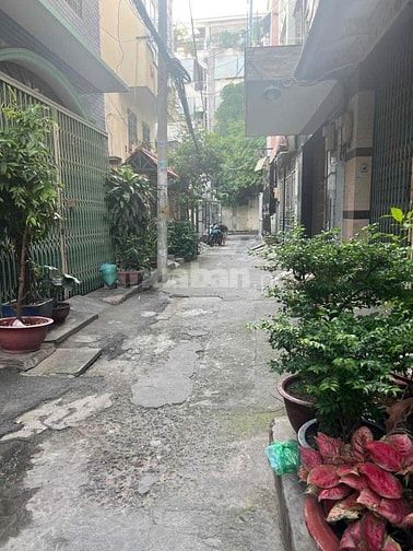 Cho thuê nhà hẻm 4m (BG) Lạc Long Quân, P.5, Q.11 giá 11tr