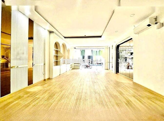 SIÊU PHẨM NHÀ ỐP FULL KÍNH MẶT TIỀN CỰC SANG – CÓ THANG MÁY