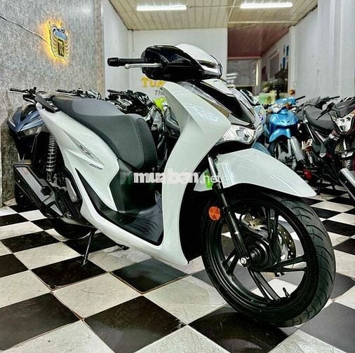 ❤️Honda SH 160 2024 3389Km, Biể Vip 99699