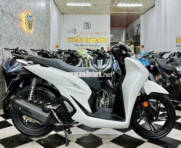 ❤️Honda SH 160 2024 3389Km, Biể Vip 99699