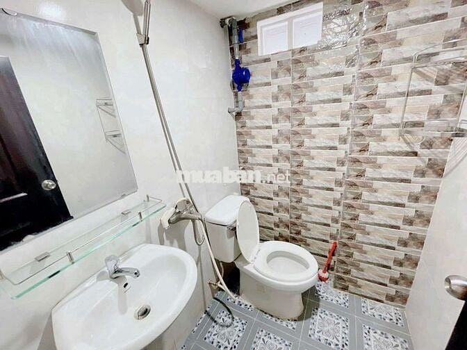 ✨️ Cho thuê phòng Gác 30m2, Cửa Sổ Trời _ Thang Máy _ Hoàng Hoa Thám
