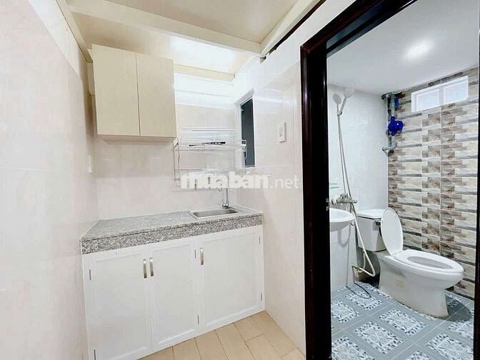✨️ Cho thuê phòng Gác 30m2, Cửa Sổ Trời _ Thang Máy _ Hoàng Hoa Thám