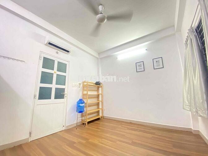 Phòng ban công, lối đi riêng, gần CV Làng Hoa, chợ Thạch Đà